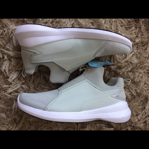 🛑SOLD🛑 Puma Sneakers - Picture 2 of 6